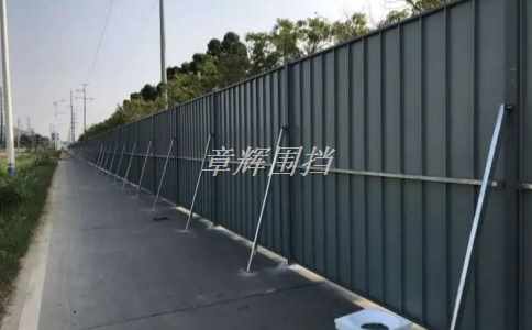 金屬圍擋施工中如何保障施工人員的安全?(探究金屬圍擋施工中的安全保障措施) 金屬圍擋施工中如何保障施工人員的安全?(探究金屬圍擋施工中的安全保障措施)